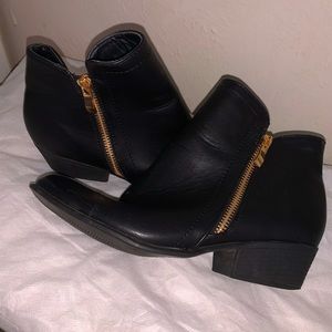 $5 Black Ankle Short Heel Boots✨